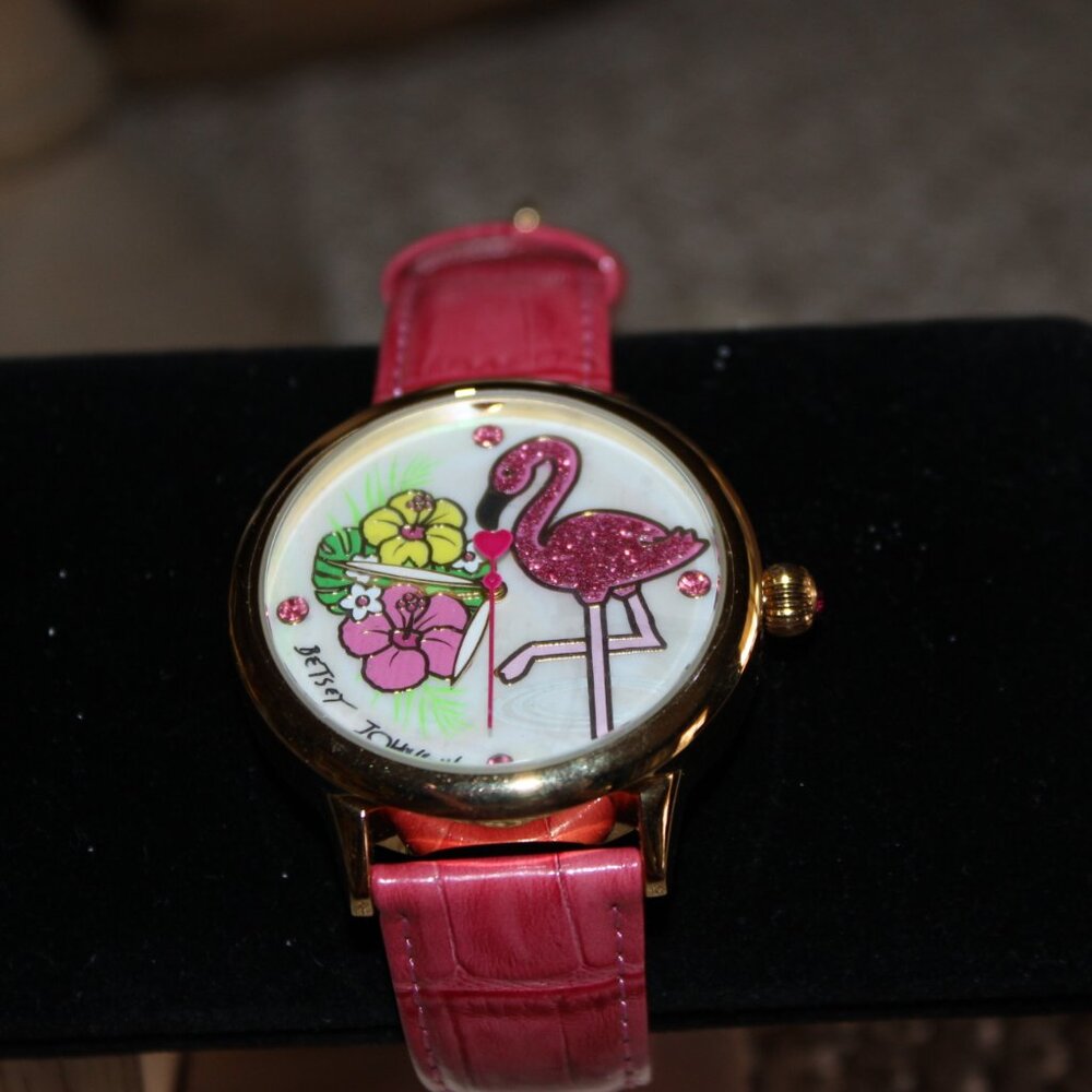 BRAND NEW WITH TAGS BETSEY JOHNSON PINK FLAMINGO WRISTWATCH FUN!! CUTE!! - Picture 1 of 8